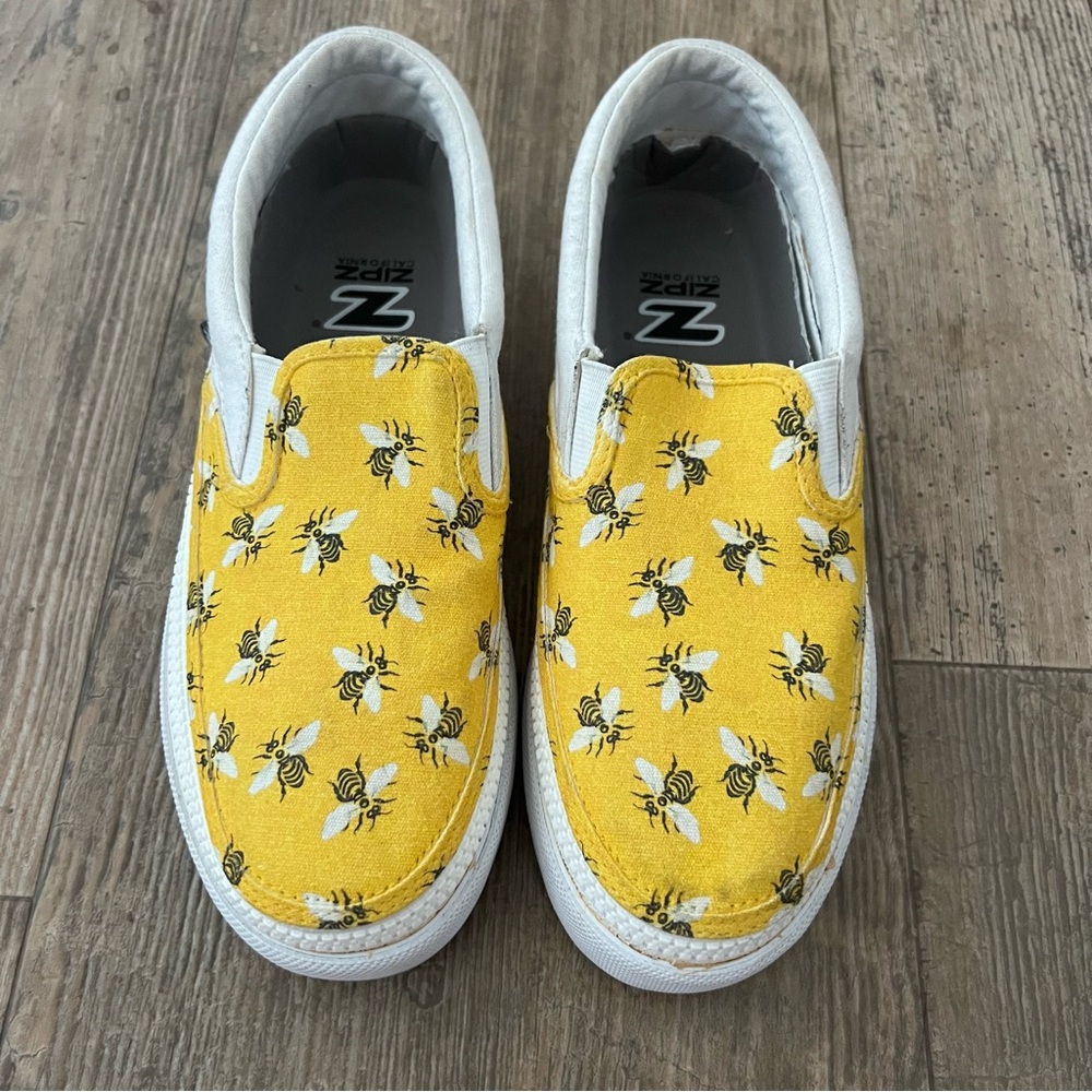 Zipz slip on honey bee convertible shoes Size 36